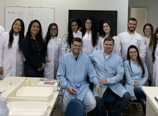 Turma da especialização em Endodontia da EndoBrasília